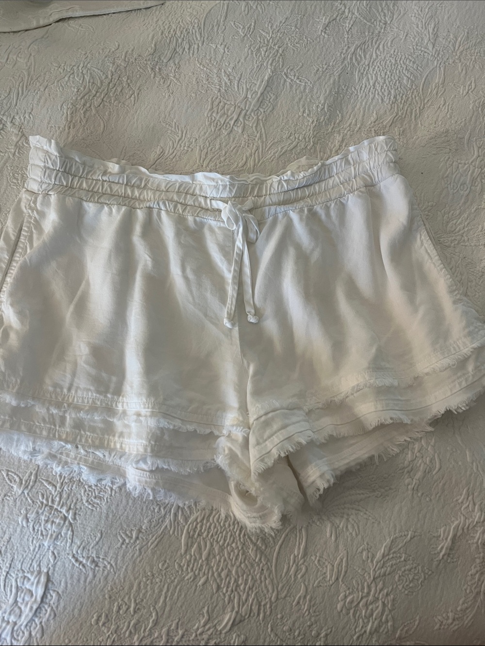 Bella Dahl M Women’s White Drawstring Raw edge  Hem Shorts